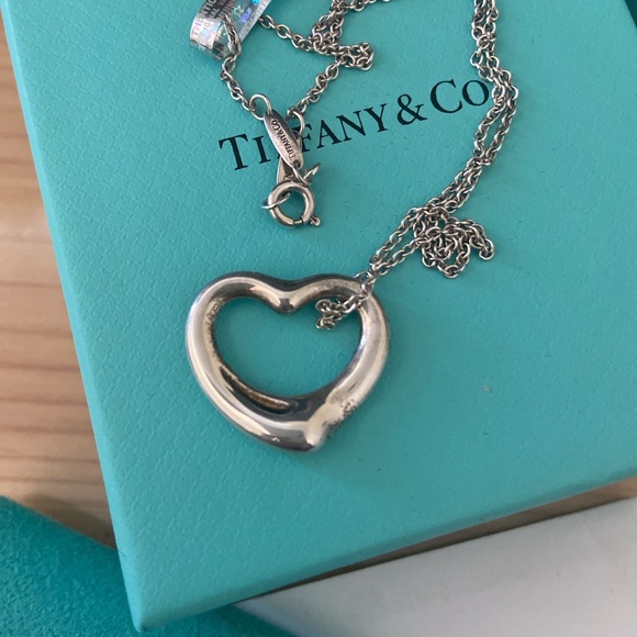 Tiffany and Co Open Heart Necklace from the Elsa Peretti Collection - Picture 3 of 6